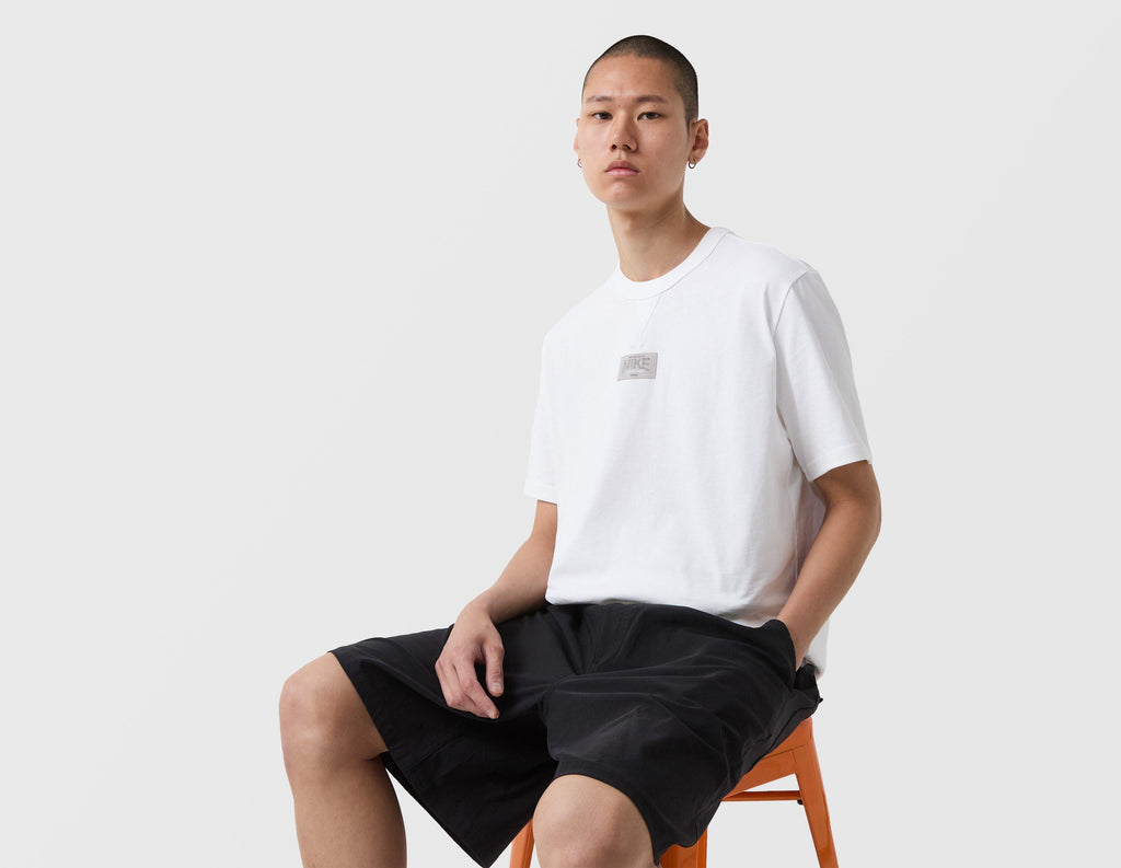 Nike Sportswear Premium Essentials Patch T-Shirt